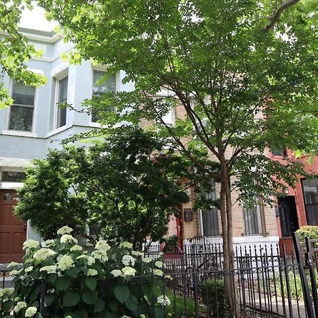 3-Bedroom House With Cute Patio Explore Dc On Foot Washington Bagian luar foto