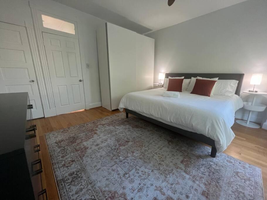 3-Bedroom House With Cute Patio Explore Dc On Foot Washington Bagian luar foto