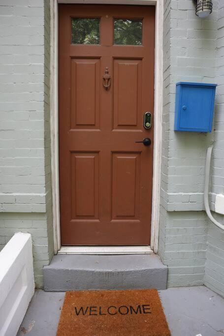 3-Bedroom House With Cute Patio Explore Dc On Foot Washington Bagian luar foto
