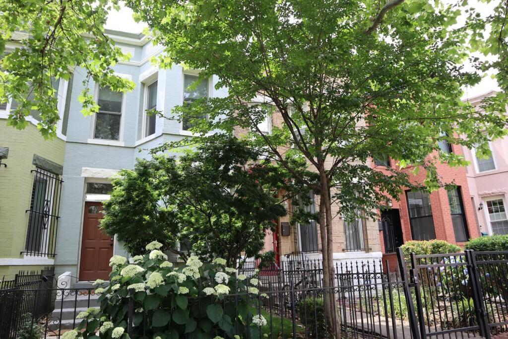 3-Bedroom House With Cute Patio Explore Dc On Foot Washington Bagian luar foto