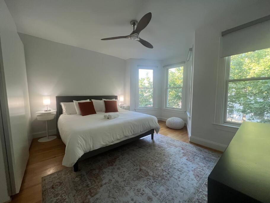 3-Bedroom House With Cute Patio Explore Dc On Foot Washington Bagian luar foto