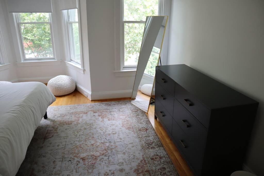 3-Bedroom House With Cute Patio Explore Dc On Foot Washington Bagian luar foto