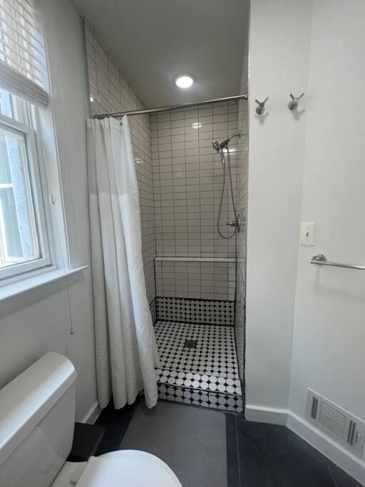 3-Bedroom House With Cute Patio Explore Dc On Foot Washington Bagian luar foto