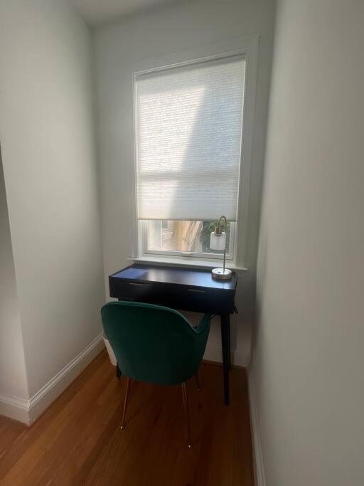 3-Bedroom House With Cute Patio Explore Dc On Foot Washington Bagian luar foto