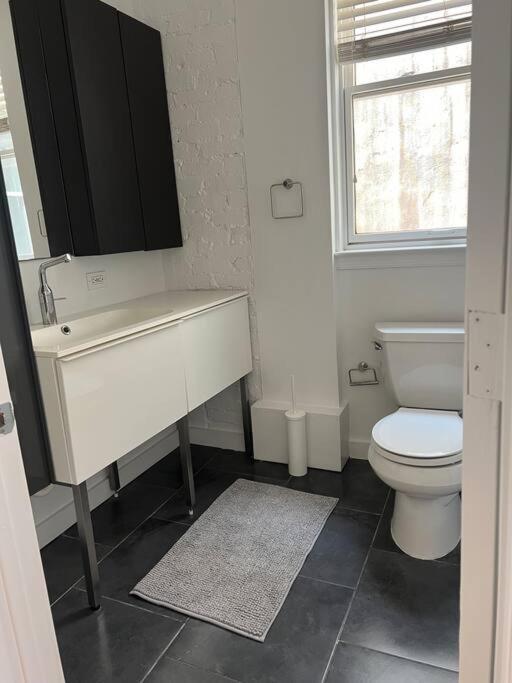 3-Bedroom House With Cute Patio Explore Dc On Foot Washington Bagian luar foto